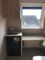 Bureau, espace de travail pour ordinateur portable, Wi-Fi gratuit