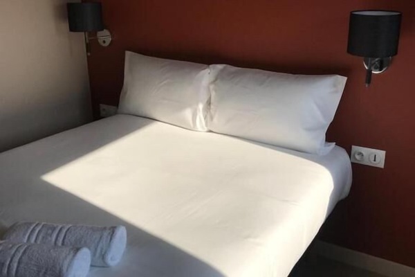 Desk, laptop workspace, WiFi (free), bed sheets