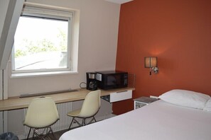 Desk, laptop workspace, free WiFi, bed sheets - Appart'Hotel Voltaire (Chateauroux)
