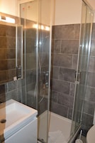 Towels, soap, shampoo, toilet paper