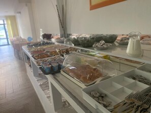 Daily buffet breakfast for a fee