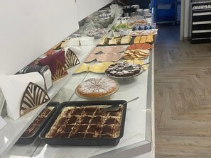 Desayuno buffet todos los días (con cargo) 