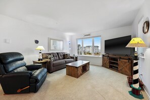Smart TV, DVD player, stereo