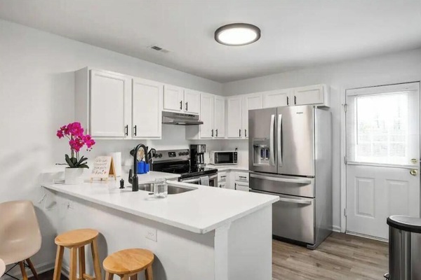 Frigorifero, microonde, forno, piano cottura