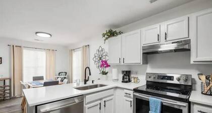 DT/2 Spacious 3BR Suites/FreeParking/SelfCheckin