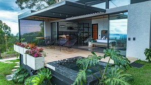A modern house with a patio, outdoor seating, and a swimming pool. - Casita 2 Beautiful Cabin - Stunning View (Filandia)