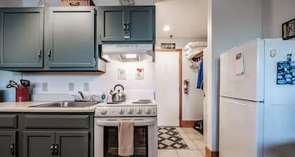 Ski-In/Ski-out Cascades studio sleeps 4