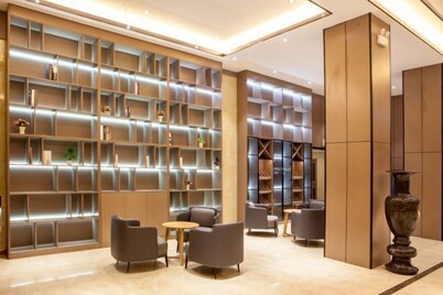 Starway Hotel (Gongyi Song Mausoleum Park)