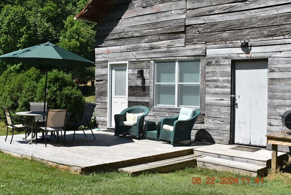 Outdoor dining - Location.... Location... Location.... (Burnsville)