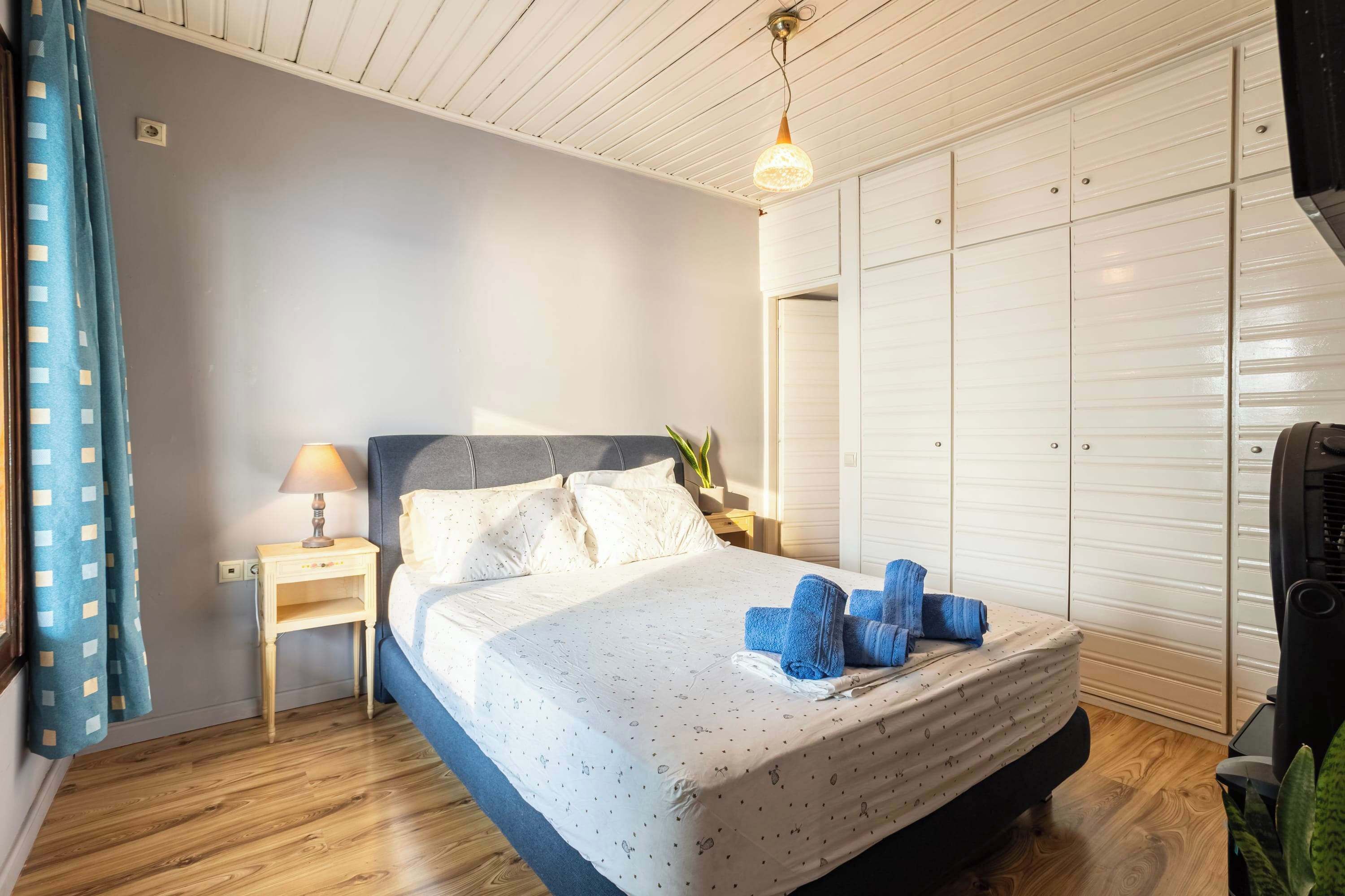 2 slaapkamers, een strijkplank/strijkijzer, wifi, beddengoed