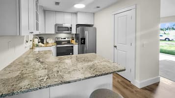Ferienhaus, 3 Schlafzimmer | Eigene Küche | Ofen, Wasserkocher mit Kaffee-/Teezubehör, Toaster