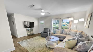 Ferienhaus, 3 Schlafzimmer | Wohnbereich | Smart-TV