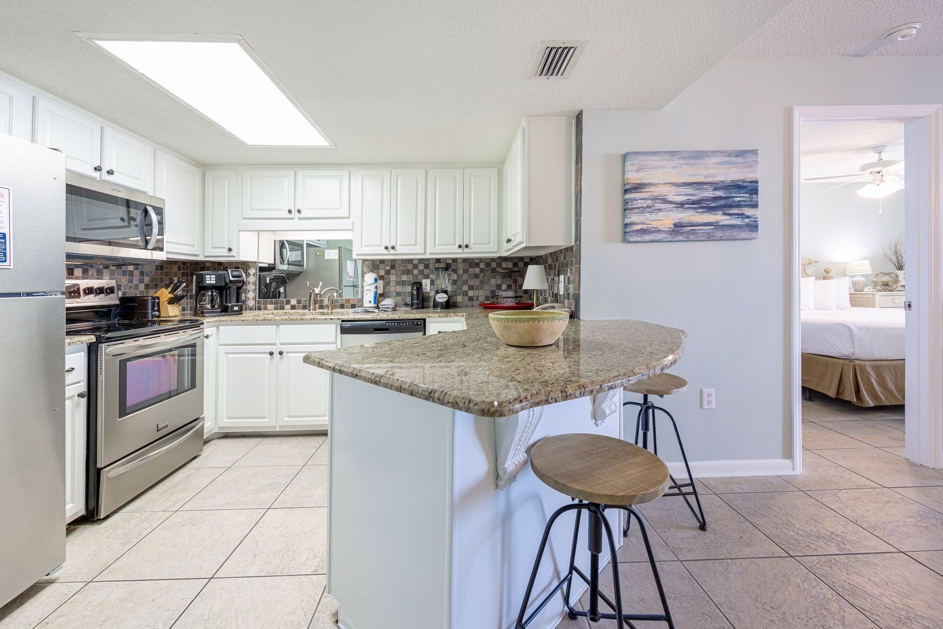 Condo, 2 Bedrooms | Private kitchen | Fridge, oven, coffee/tea maker