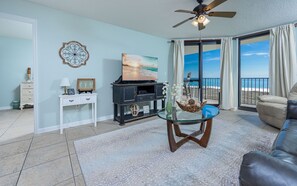 콘도, 침실 2  개 | 거실 공간