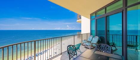 Appart'hôtel, 3 chambres | Restauration extérieure