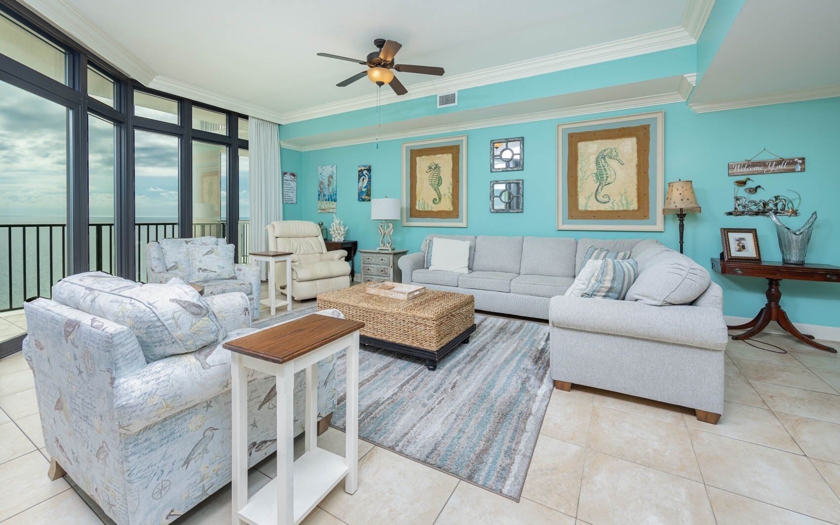 Condo, 3 chambres | Aire de séjour