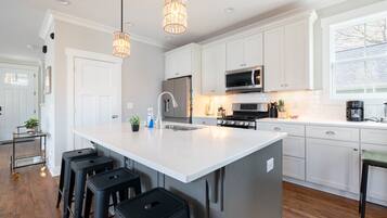 Rumah, 3 kamar tidur | Dapur pribadi | Lemari es, oven, mesin pembuat kopi/teh, dan ketel listrik