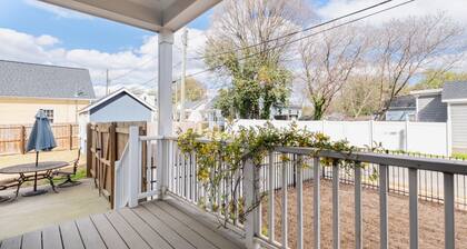 Stylish Haven In Vibrant Raleigh, 5-minute Walk To Transfer Co. Food Hall 3 Bedroom Home by RedAwning