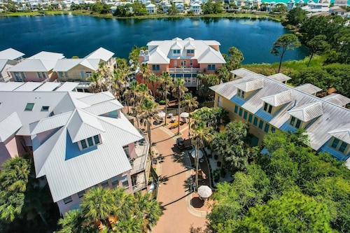 Seaside Serenity 3 Bedroom Home by RedAwning