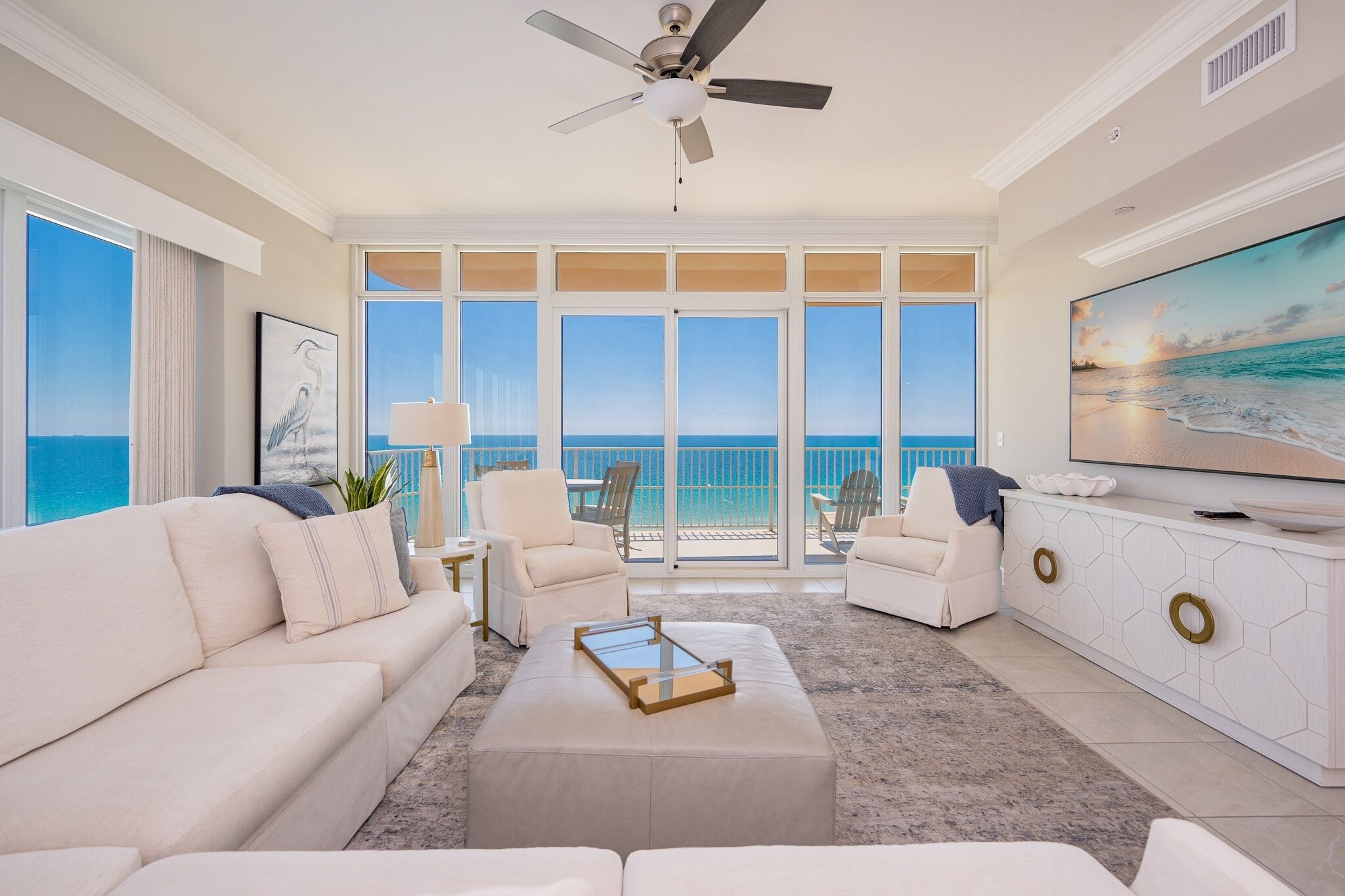 Condo, 4 habitaciones | Área de sala de estar
