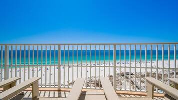 Condo, 4 habitaciones | Playa | En la playa
