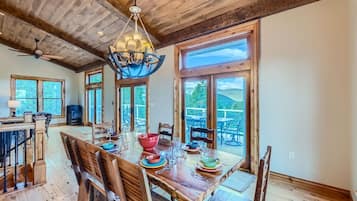 House, 4 Bedrooms | Dining