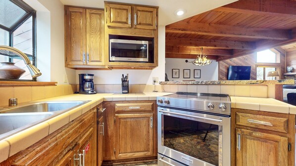 คอนโด, 2 ห้องนอน | ครัวส่วนตัว | ตู้เย็น, เตาอบ, เครื่องชงกาแฟ/ชา, เตาปิ้งขนมปัง