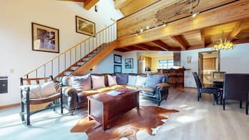 Condo, 2 Bedrooms | Living area | Smart TV