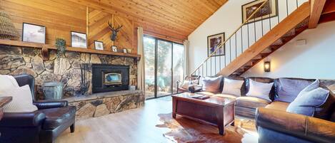 Condo, 2 Bedrooms | Living area | Smart TV