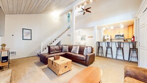 Living area - Summit #48 3 Bedroom Condo by RedAwning (Mammoth Lakes)