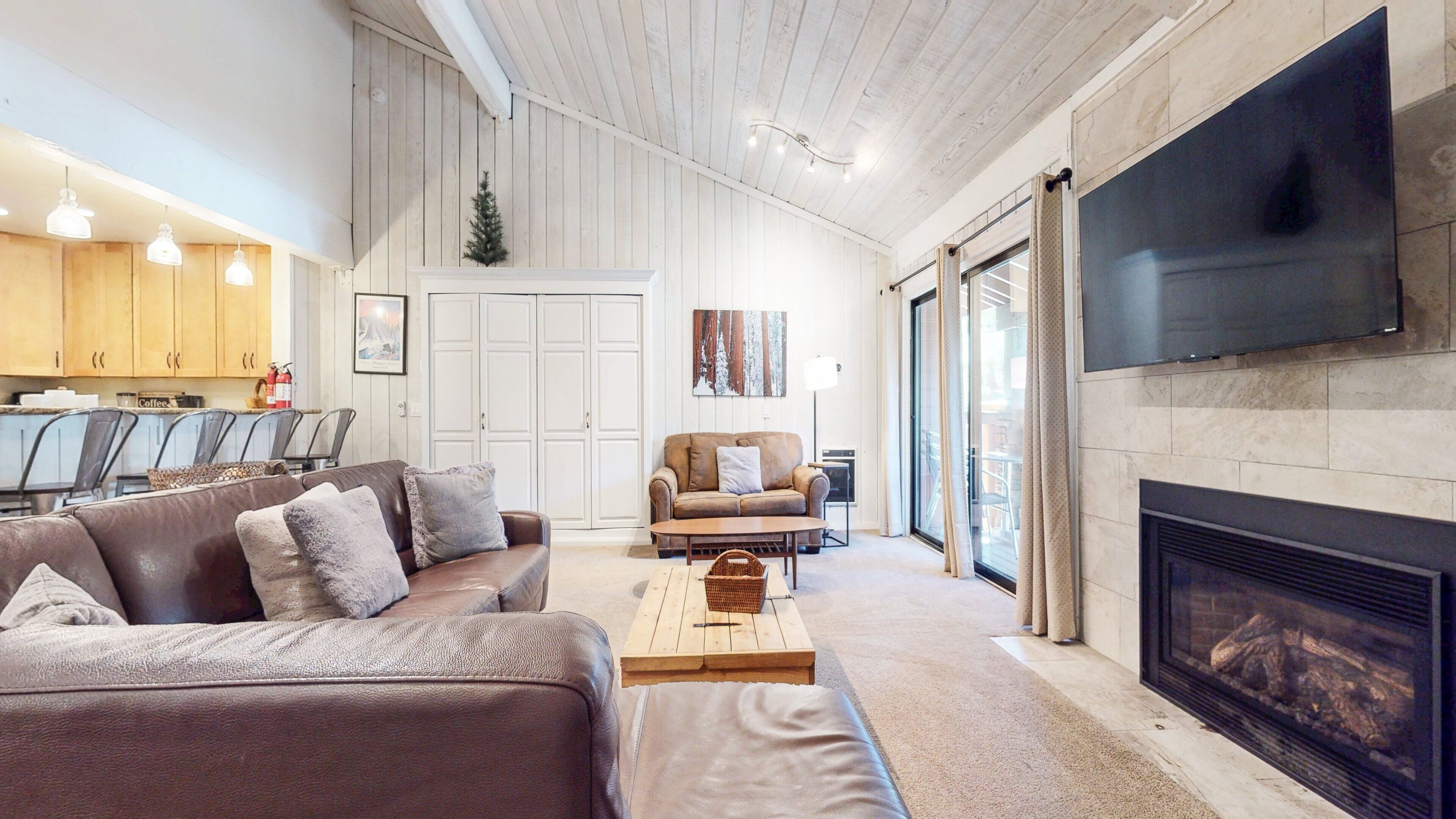 Condo, 3 Bedrooms | Living area