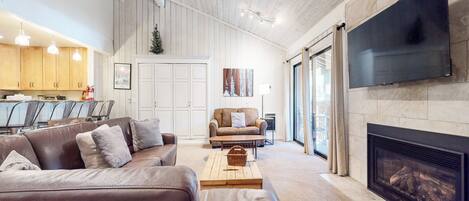 Condo, 3 chambres | Aire de séjour | Téléviseur connecté