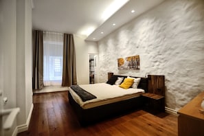 1 bedroom, travel cot, WiFi, bed sheets - Town Hall Square Apartment. Best Location in Town! (Tallinn)