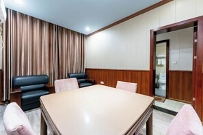 Room - Holiday Inn Tuwo (Traditional Chinese Medicine Hospital at Leping Baida Plaza) (Leping)