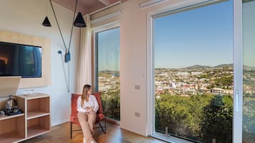 Standard háromágyas szoba, kilátással a tengerre | 1 hálószoba, minibár, széf a szobában és ingyenes wifi