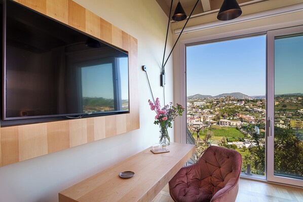 Deluxe Suite, Sea View | Minibar, in-room safe, free WiFi - Uefio - Luxury Suites (Monte di Procida)