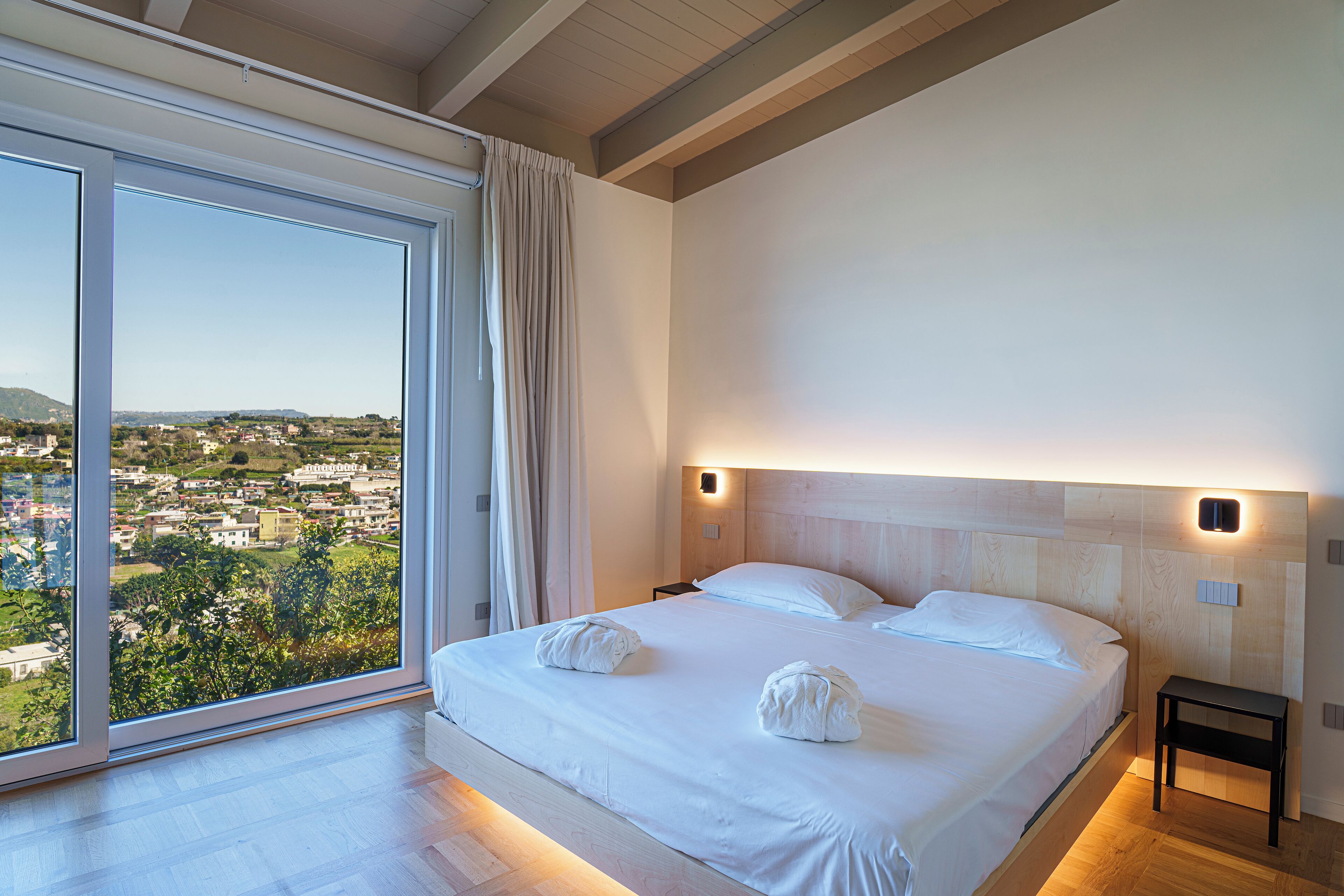 Minibar, caja de seguridad en la habitación y wifi gratis 