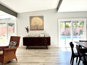 Interior - NEW cozy beautiful home with pool hot tub in a quiet neighborhood NOPARTYALLOWED (Citrus Heights)