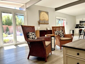 Interior - NEW cozy beautiful home with pool hot tub in a quiet neighborhood NOPARTYALLOWED (Citrus Heights)