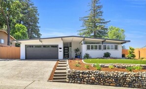 Exterior - NEW cozy beautiful home with pool hot tub in a quiet neighborhood NOPARTYALLOWED (Citrus Heights)