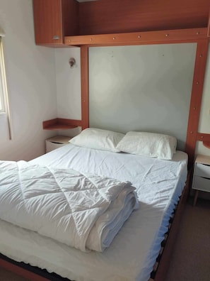 2 bedrooms, in-room safe - 5-person mobile home in the Luberon (Mallemort)