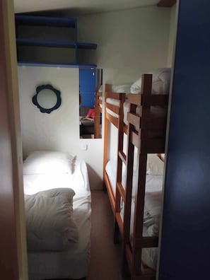 2 chambres, coffres-forts dans les chambres
