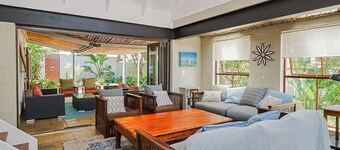 Charming 3-bedroom cottage in quaint Onrus with WiFi, AC