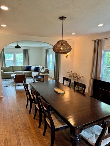 Spacious home in Red Bank; great for groups. 15 mins to Sandy Hook or Sea Bright