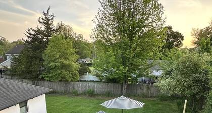 Spacious home in Red Bank; great for groups. 15 mins to Sandy Hook or Sea Bright