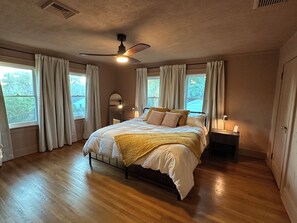 4 habitaciones, tabla de planchar con plancha, wifi y ropa de cama 