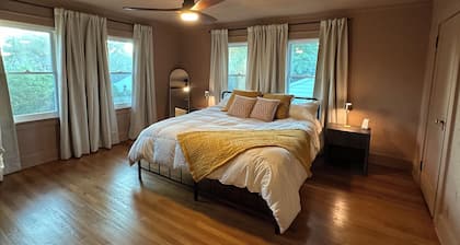 Spacious home in Red Bank; great for groups. 15 mins to Sandy Hook or Sea Bright