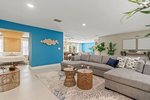 Smart TV, foosball - Blue Oasis - Heated Pool 5B/3BTH (Miami)