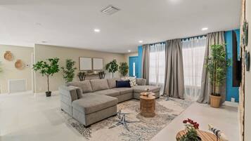 Een smart-tv en tafelvoetbal