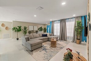 Smart TV y futbolito 